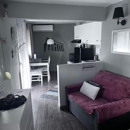 Cozy Studio Apartment In The Heart Of 아테네 외부 사진